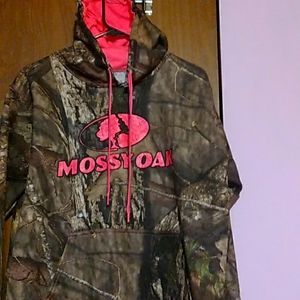 Mossy Oak hooded sweatshirt; size large; wicking/dry-fit material